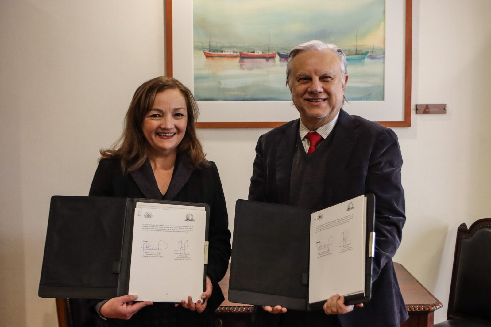 Facultad de Derecho UV suscribe convenio con Cámara de Diputadas y Diputados para beneficios en programas de postgrado y cursos