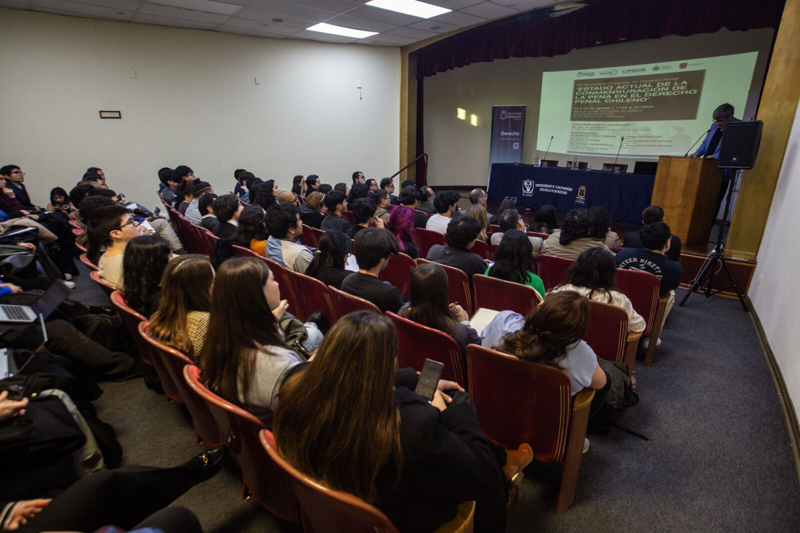 Especialistas dialogaron sobre el estado actual de la conmensuración de la pena en el Derecho Penal chileno en XIII Seminario Conjunto UV-PUCV