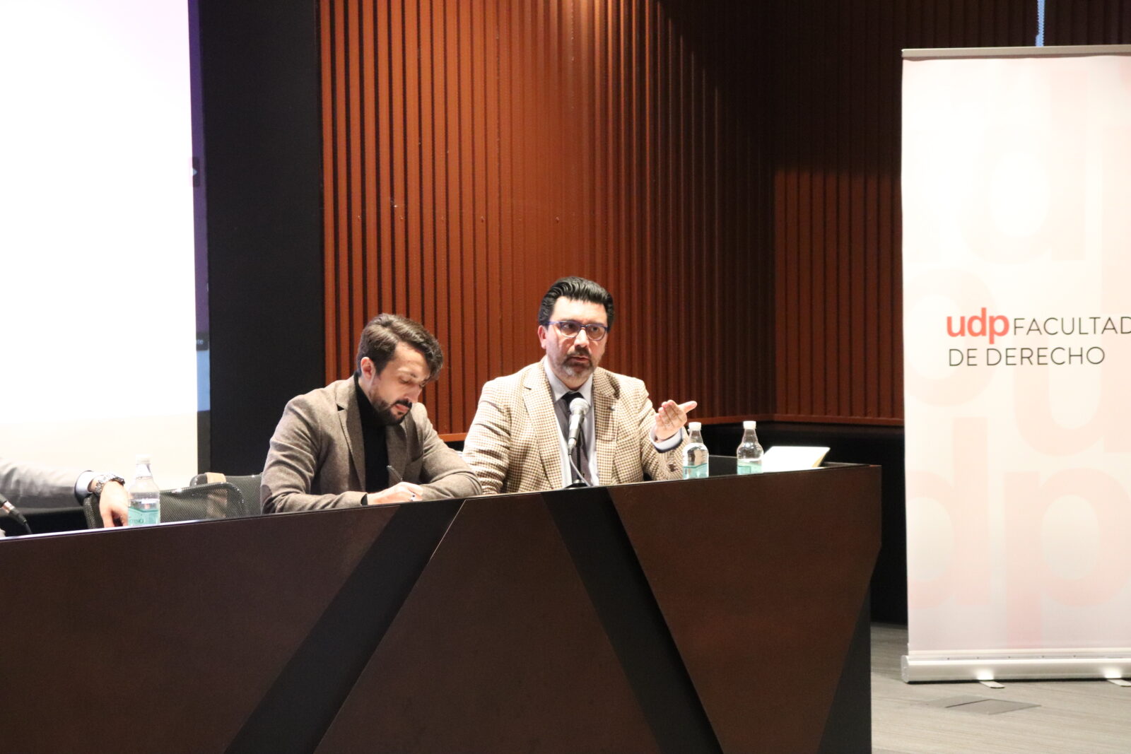 Profesor Claudio Meneses participa en V Jornadas Nacionales de Derecho Probatorio 
