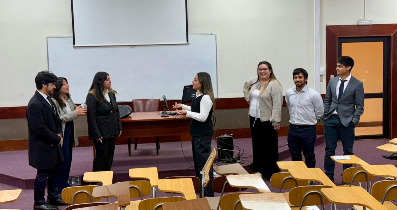 Metodología activa: Estudiantes de la Escuela de Derecho UV participan en debates académicos de Derecho Comercial