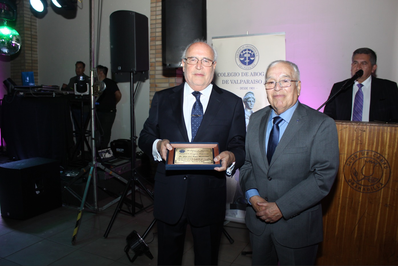 Premio de excelencia y distinciones por trayectoria profesional: Integrantes de Escuela de Derecho UV destacan en cena de reconocimientos del Colegio de Abogados de Valparaíso