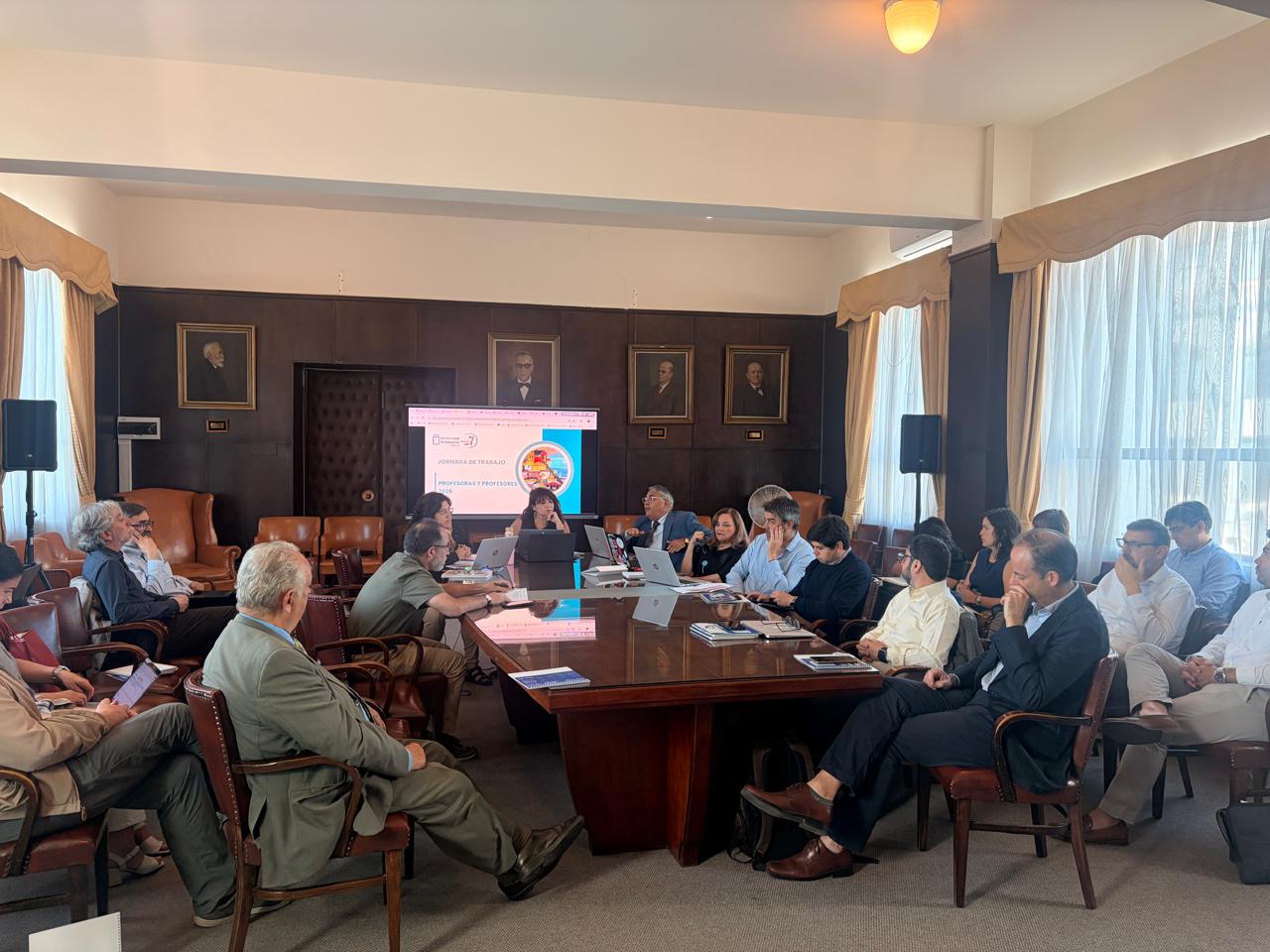 Cuerpo académico de Escuela de Derecho UV participó en jornada de planificación y lineamientos para el primer semestre 2026