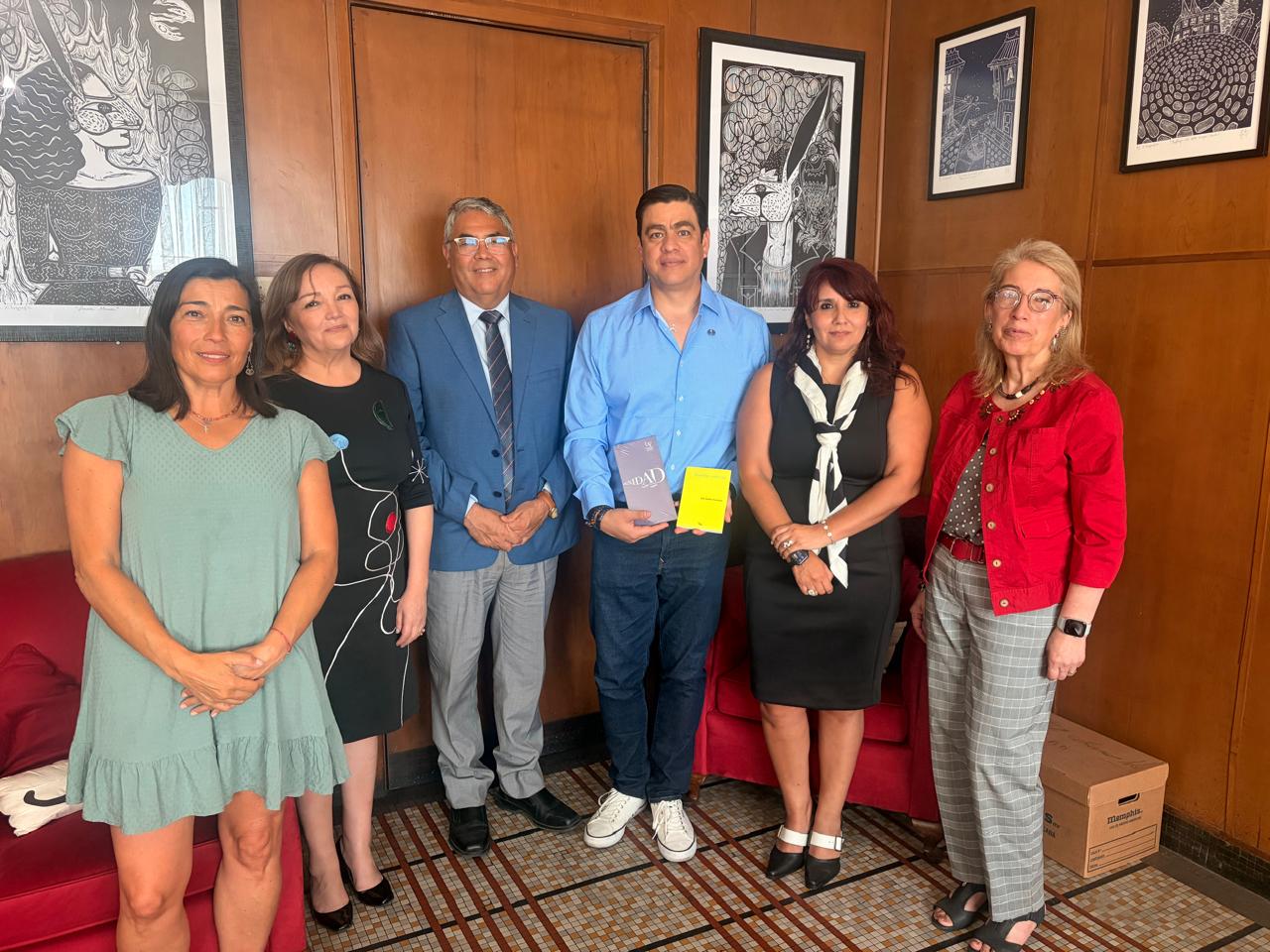 Más de 20 años después: juez de Jalisco visita Escuela de Derecho UV y revive el intercambio académico que marcó su trayectoria